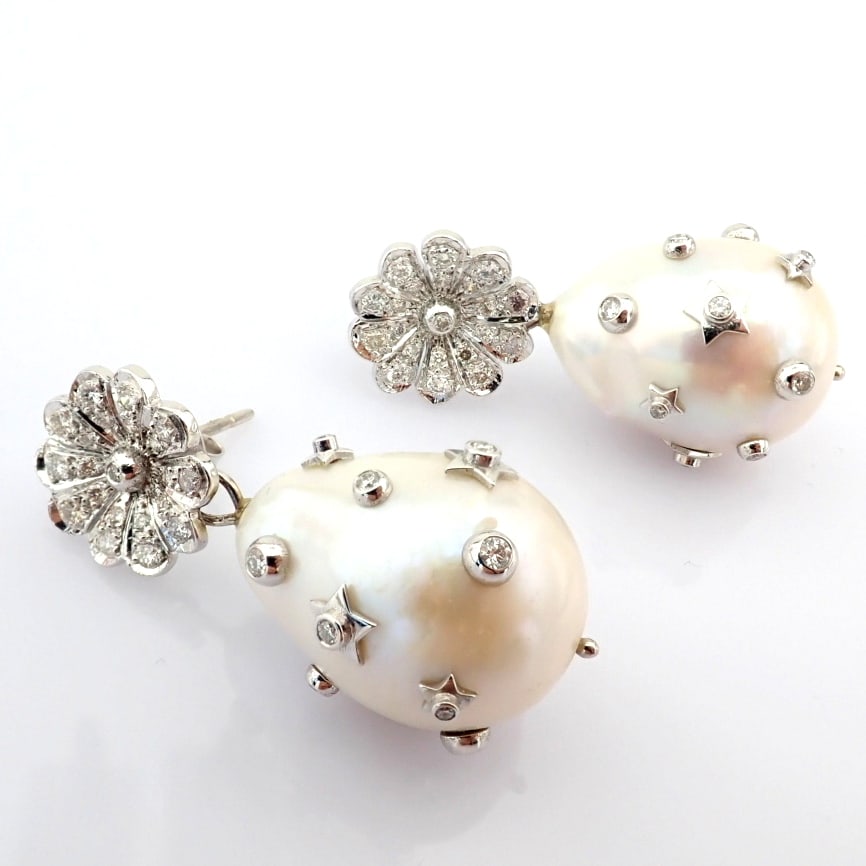 Natural Diamond 14K White Gold Earring: Title: Natural Diamond 14K White Gold Earring Description: An exquisite earrings detailed with baroque pearl, brilliant diamonds and gold -------------------------------------------------- •