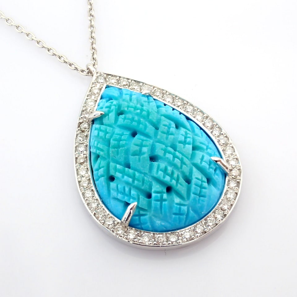 Natural Diamond 18K White Gold Necklace: Title: Natural Diamond 18K White Gold Necklace Description: An exquisite necklace detailed with special carved turquoise, brilliant diamonds and gold