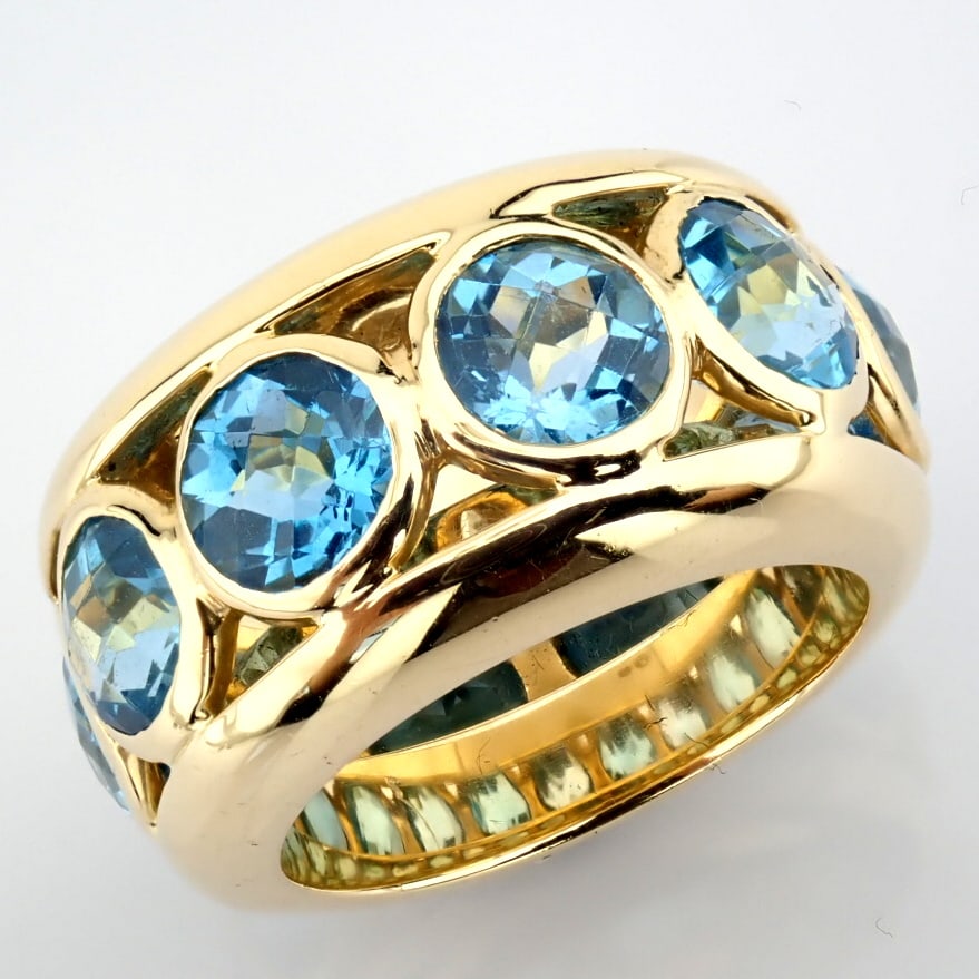 Natural Diamond 14K Yellow Gold Ring: Title: Natural Diamond 14K Yellow Gold Ring Description: 14K yellow gold ring detailed with 5.98 ct blue topaz -------------------------------------------------- • METALS AND WEIG