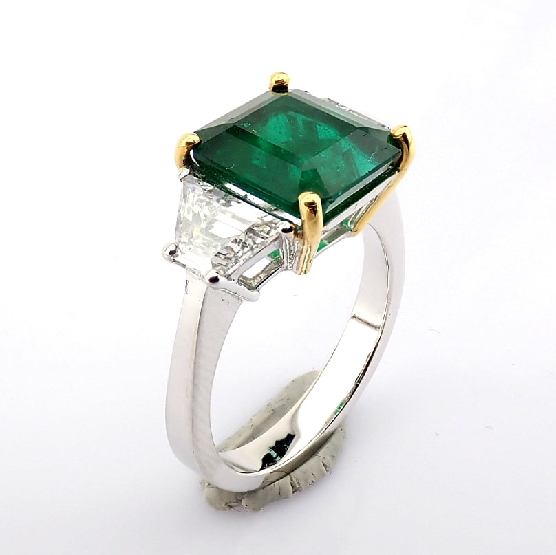 Natural Diamond 18K White Gold Ring - 9