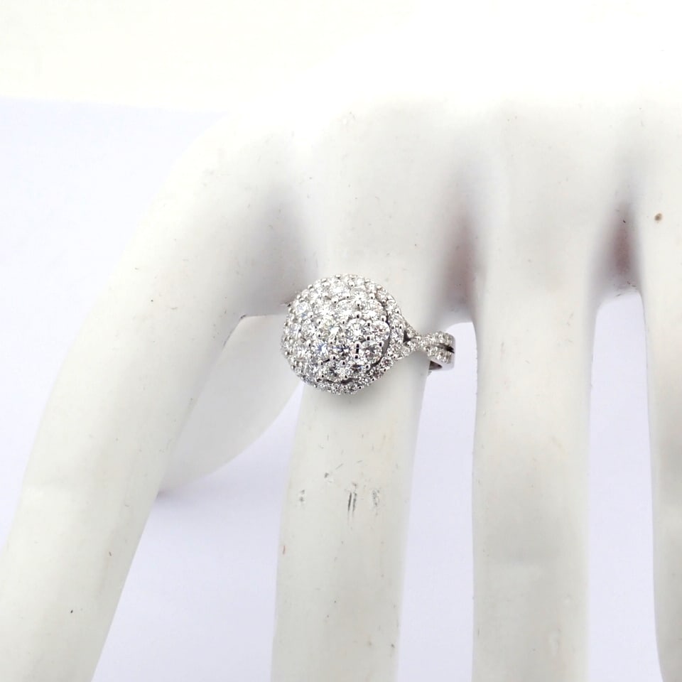 Natural Diamond 18K White Gold Ring - 10