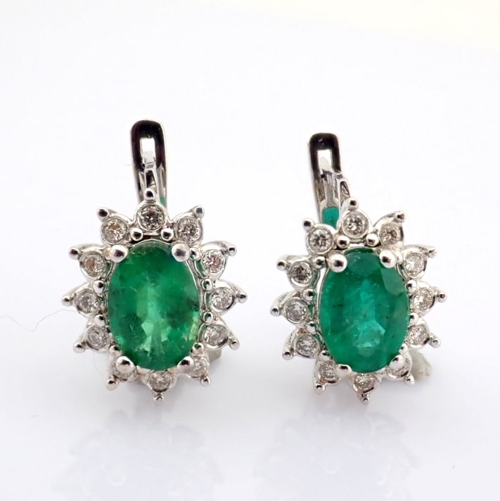 Natural Diamond 18K White Gold Earring: Title: Natural Diamond 18K White Gold Earring Description: 18K white gold cluster earrings, detailed with vibrant emerald and brilliant diamonds --------------------------------------------------