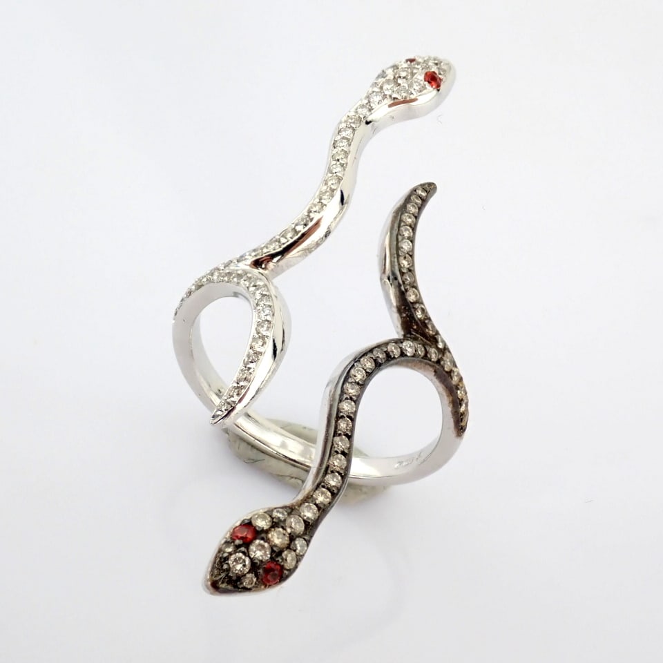 Natural Diamond 18K White Gold Ring: Title: Natural Diamond 18K White Gold Ring Description: Snake ring , detailed with brilliant diamonds and 18k gold -------------------------------------------------- • METALS AND WEIGHTS