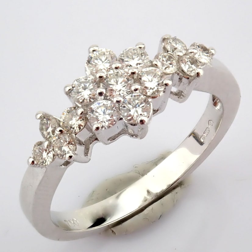 Natural Diamond 18K White Gold Ring: Title: Natural Diamond 18K White Gold Ring Description: 18k white gold ring , detailed with brilliant diamonds. -------------------------------------------------- • METALS AND WEIGHTS