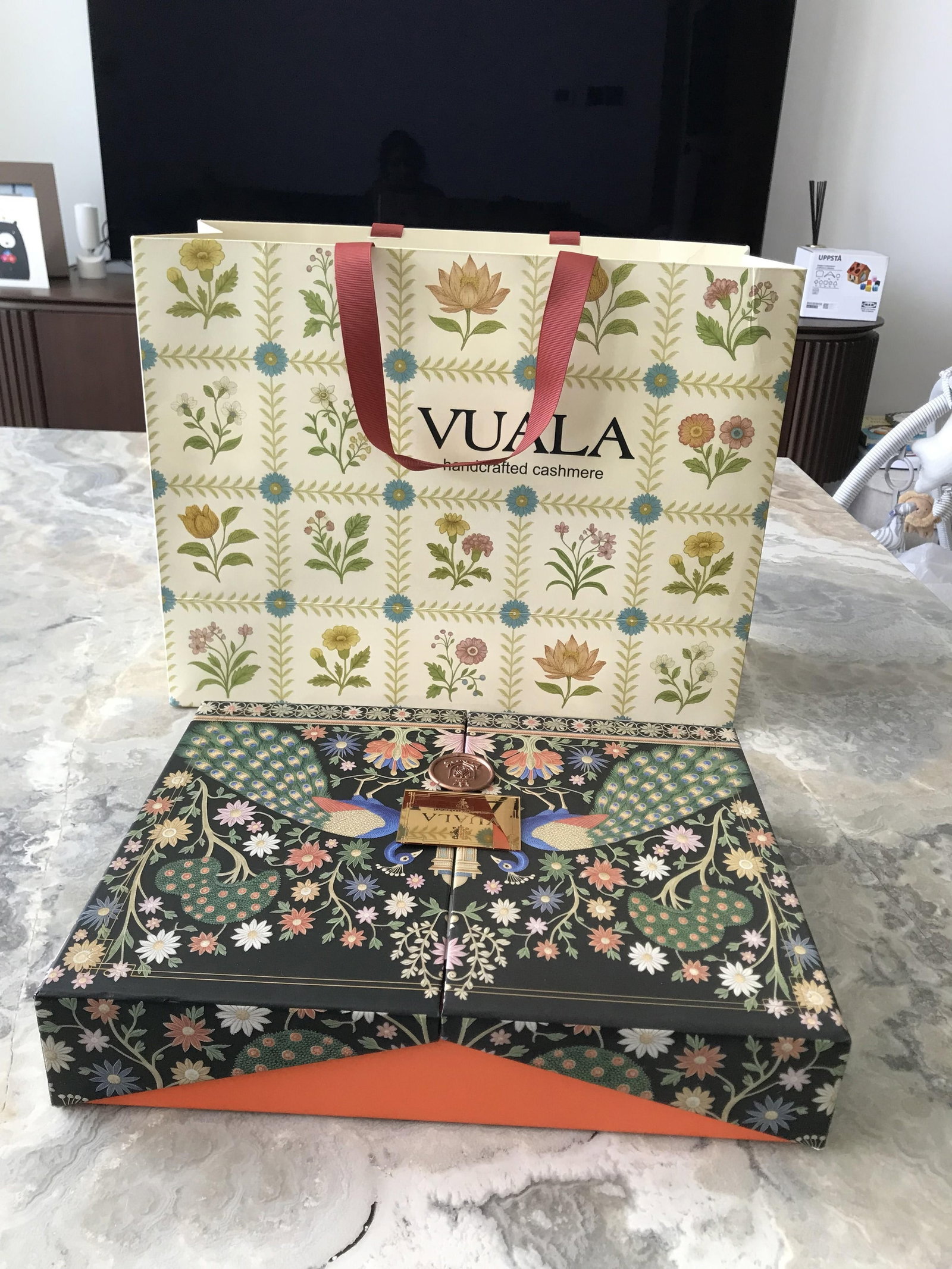 VUALA Cashmere/ Pashmina HAND EMBROIDERED Shawl Brand new - 2