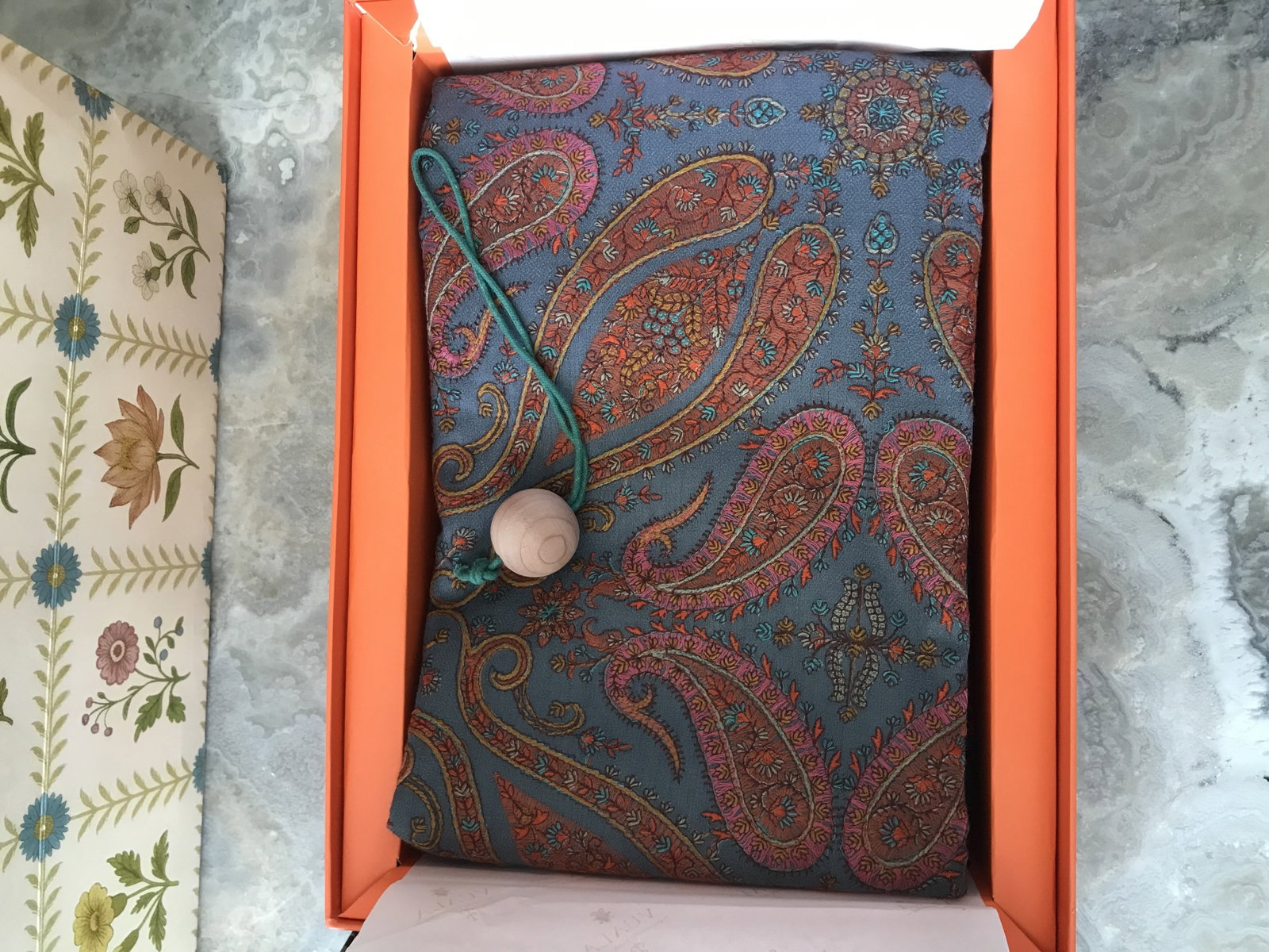 VUALA Cashmere/ Pashmina HAND EMBROIDERED Shawl Brand new - 4