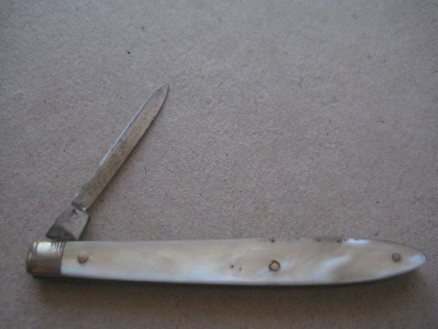 Victorian Mother of Pearl Hafted Steel Bladed Folding Fruit Knife, c1900 - 2