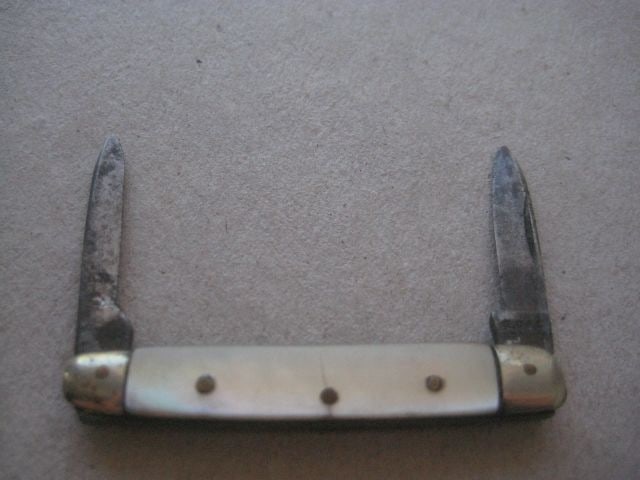 Victorian Mother of Pearl Hafted Twin Steel Bladed Folding Fruit Knife, c1900 (1 of 3)