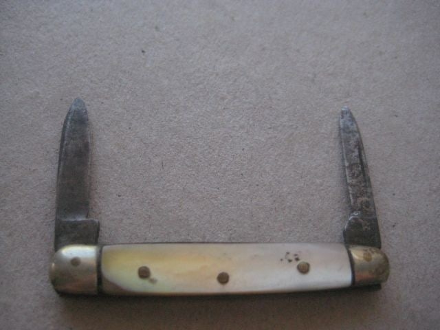 Victorian Mother of Pearl Hafted Twin Steel Bladed Folding Fruit Knife, c1900 - 2