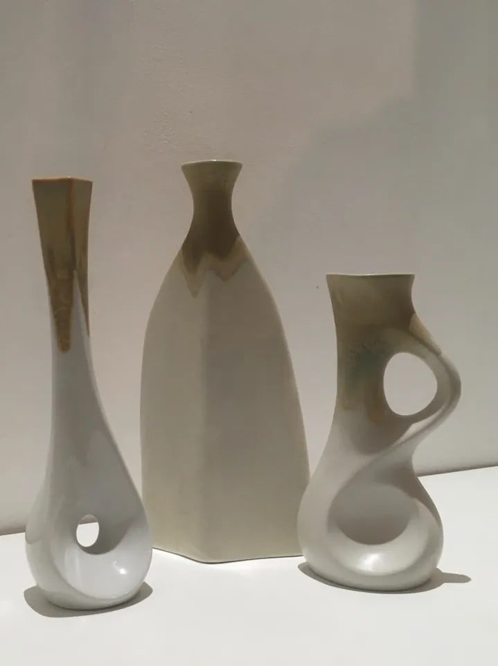 Circa 1970s ‘Sgrafo Modern’ Swirl, Sale and Twist Vase Trio Display of German Mid Centur - 2