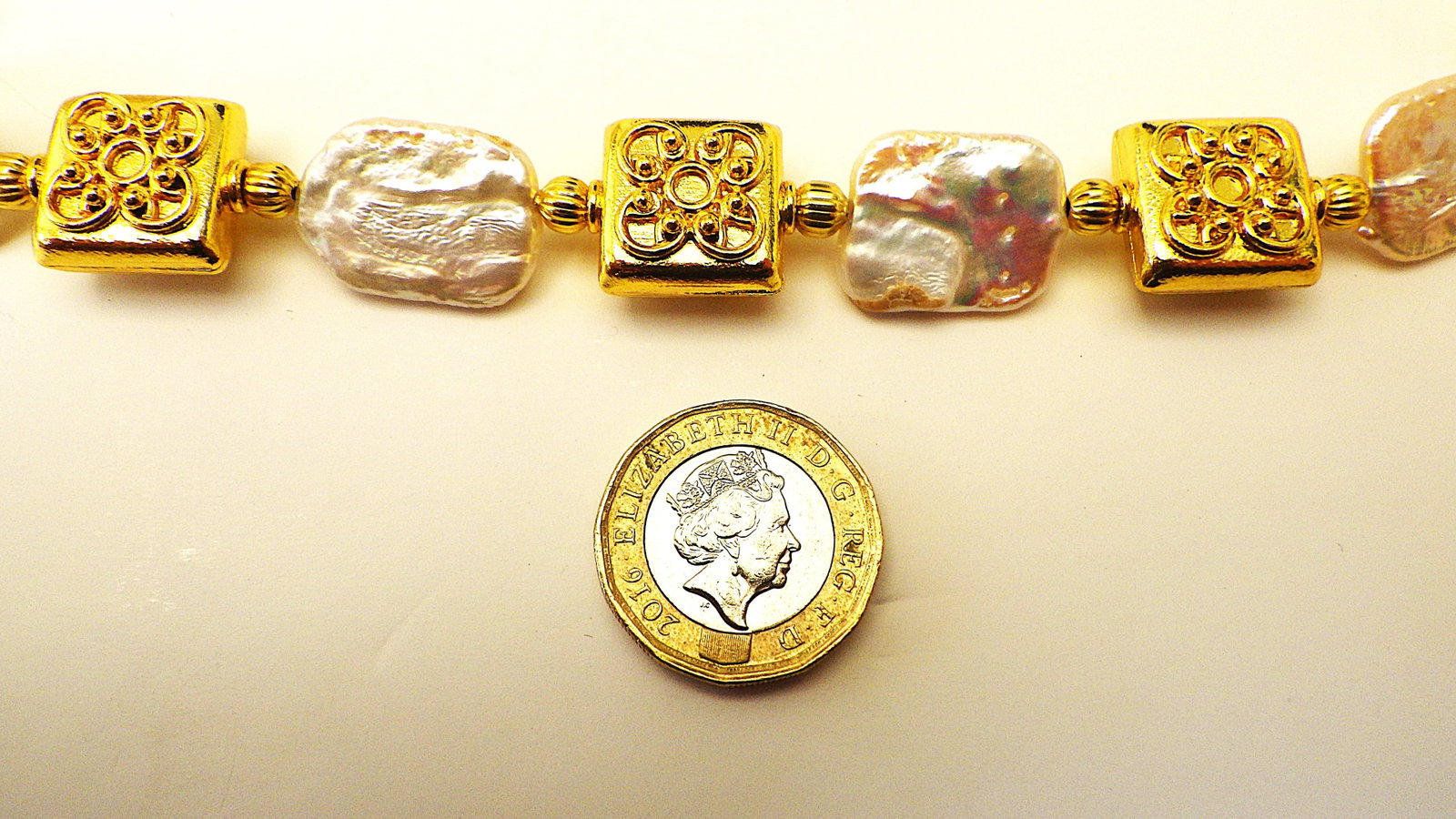 Unusual necklace & earrings set with large square natural pearls - 4