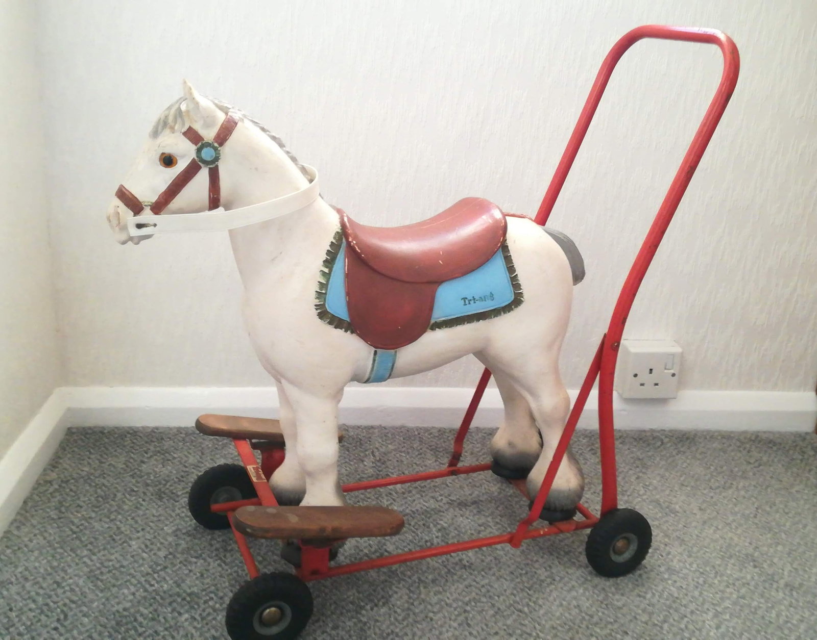 1960s Tri-ang (Lines Bros) wheeled ride-on horse, Made in Ireland. Solid white resin body with gr... - 3