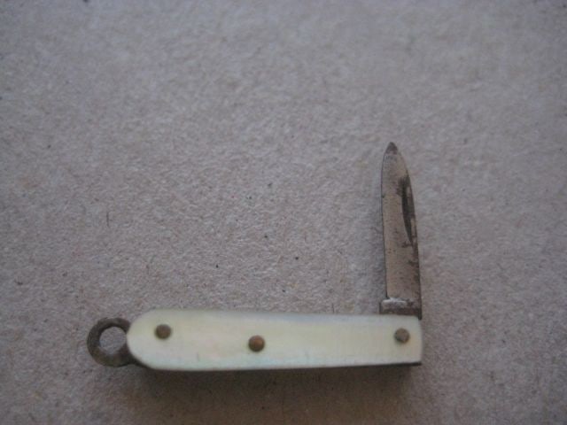 Miniature Mother of Pearl Hafted Steel Bladed Folding Fruit Knife (1 of 2)