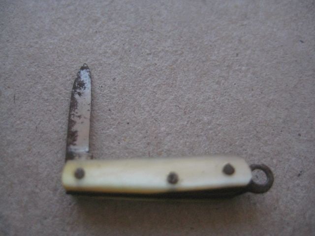 Miniature Mother of Pearl Hafted Steel Bladed Folding Fruit Knife - 2