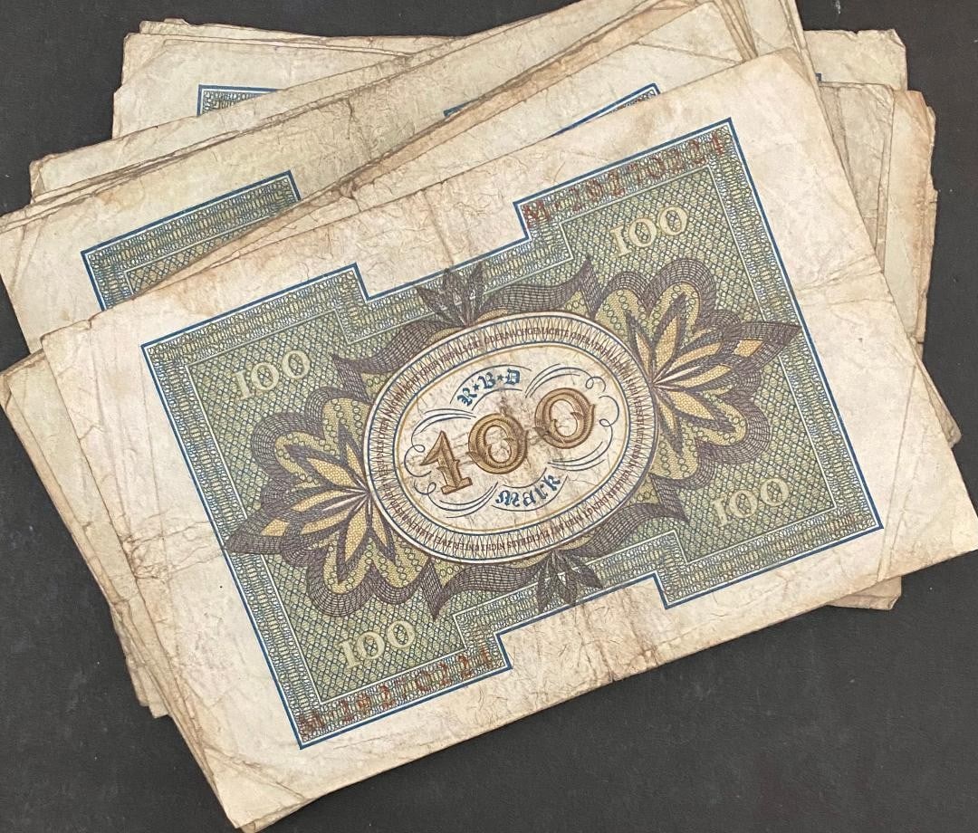 COLLECTION OF FIFTY (50) GERMAN 100 MARK BANKNOTES DATED 1920 - 2