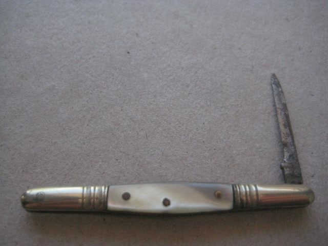 Victorian Mother of Pearl Hafted Steel Bladed Folding Fruit Knife, c1900 (1 of 2)