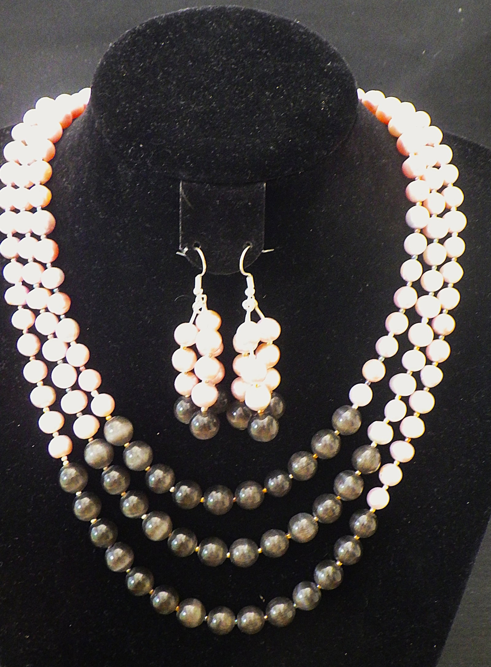 Three strand necklace with pearls & grey cat's eyes - with matching earrings: Title: Three strand necklace with pearls & grey cat's eyes - with matching earrings Description: A fabulous and very unusual three strand necklace with natural pink/light purple cultured pearls and