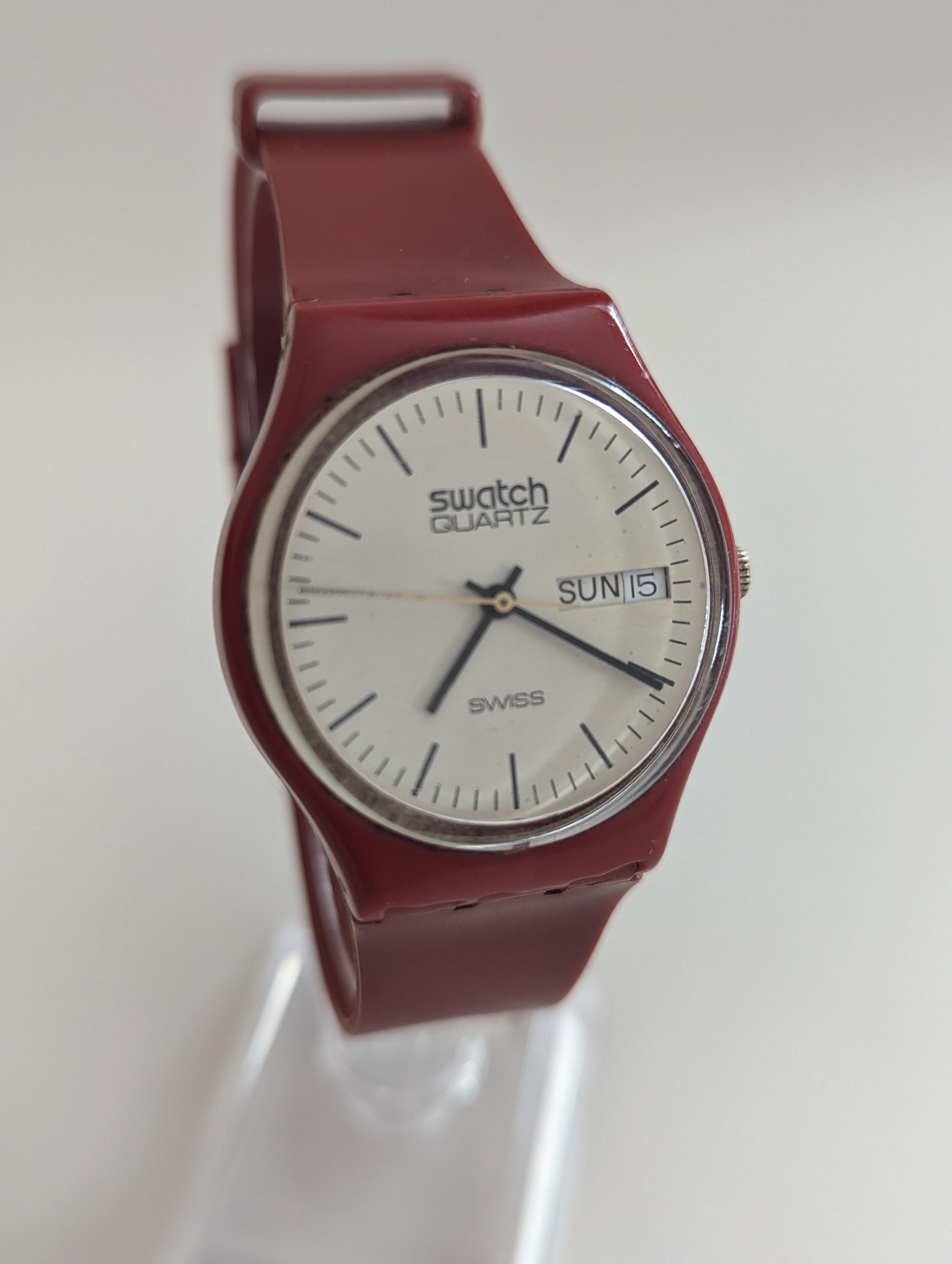 Vintage 1983 Swatch Gent Watch GR700 – Red Case & Strap – Swiss Made – Rare Early : Title: Vintage 1983 Swatch Gent Watch GR700 – Red Case & Strap – Swiss Made – Rare Early Model Description: A Piece of Swatch History from the Very First Year of Production Up for