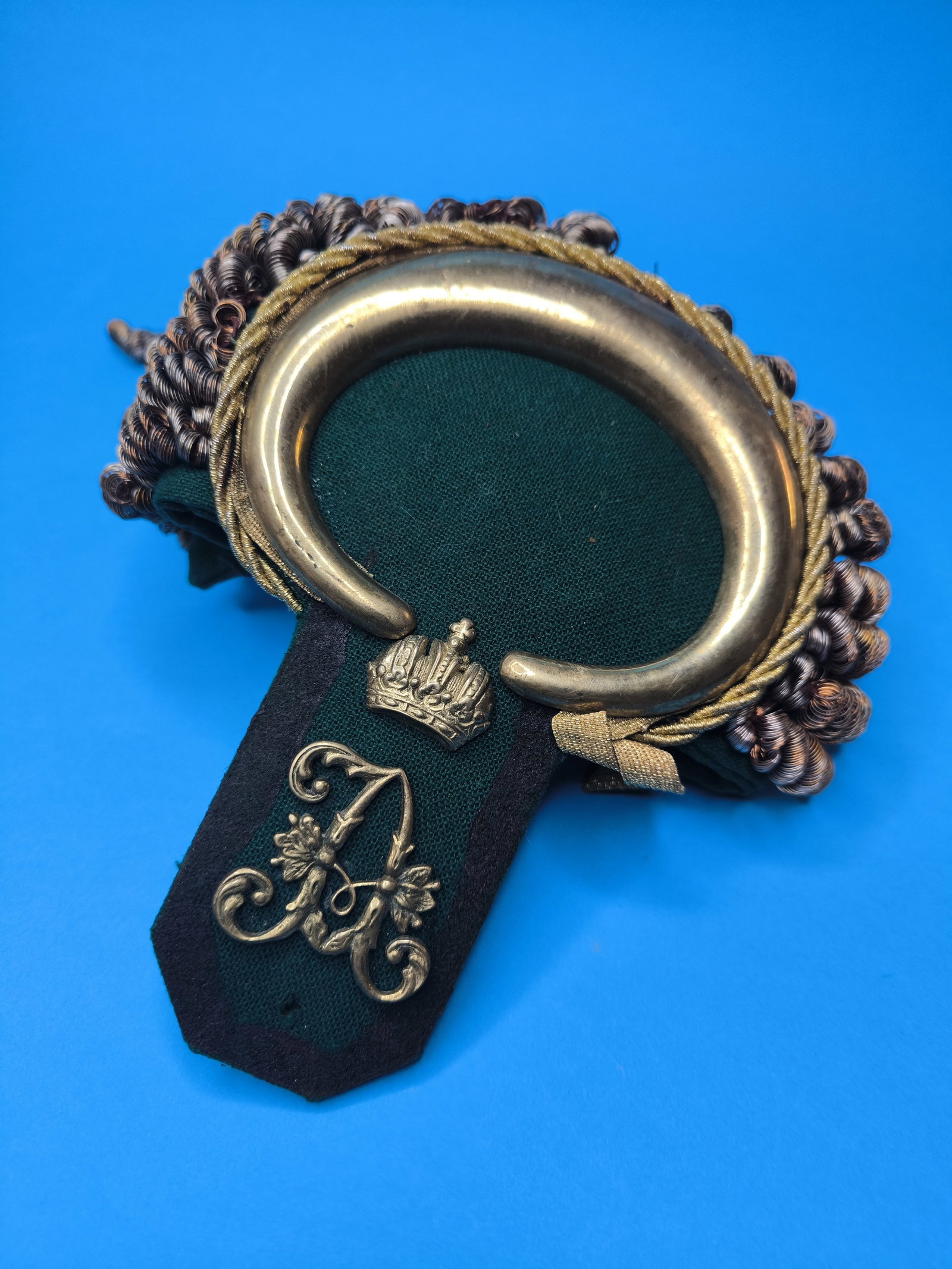 Ultra Rare Imperial Russian epaulette for Tsar Alexander II: Title: Ultra Rare Imperial Russian epaulette for Tsar Alexander II Description: The condition is visible from the photos. One of the highest classes in the Russian Empire Estimate:3500 - 8000 $ 