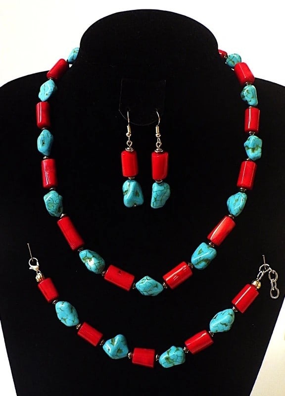 Chunky turquoise & red coral necklace, bracelet & earrings set: Title: Chunky turquoise & red coral necklace, bracelet & earrings set Description: A substantial, chunky red coral and turquoise nugget necklace, bracelet and earrings set. Necklace