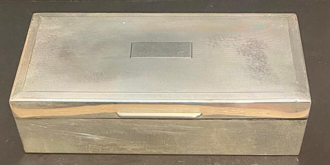 STERLING SILVER BOX BY STEPHEN J ROSE: Title: STERLING SILVER BOX BY STEPHEN J ROSE Description: A SILVER DESK BOX HALLMARKED 1962 LONDON BY SILVERSMITH STEPHEN J. ROSE & CO. IN FINE USED CONDITION THE BOX WEIGHS OVER 500gms.