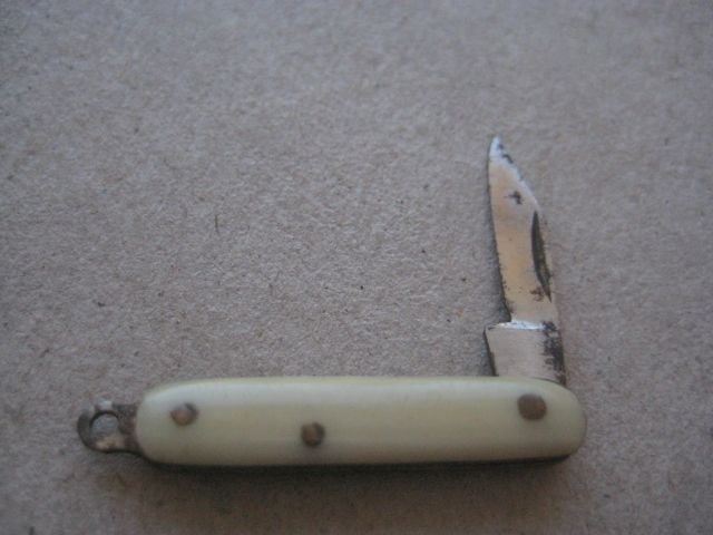 Miniature Bone Hafted Steel Bladed Folding Fruit Knife (1 of 2)