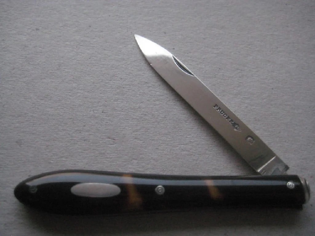 Rare French Silver Bladed Folding Fruit Knife: Title: Rare French Silver Bladed Folding Fruit Knife Description: Rare French Silver Bladed Folding Fruit Knife. The knife blade is stamped with the Head of Minvera and dates to around 1838,