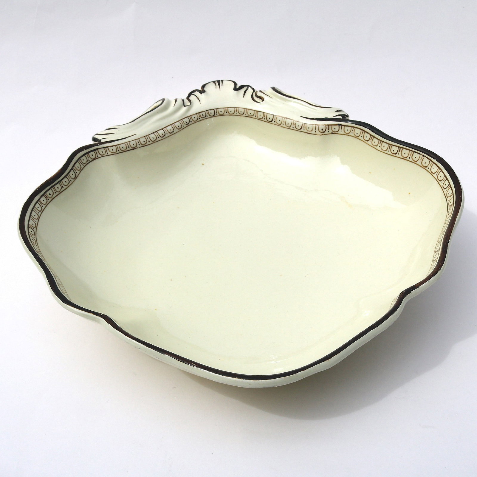 An antique Georgian Wedgwood creamware pottery novelty shell-shaped Bowl 1790 - 3