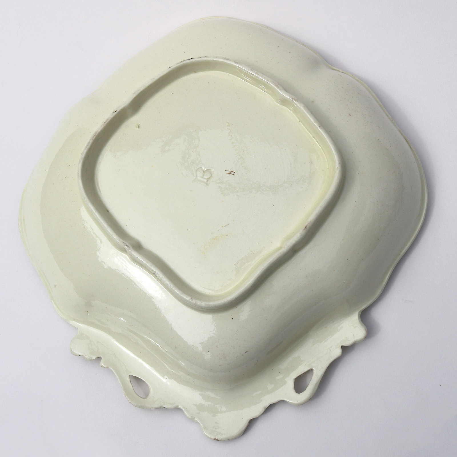 An antique Georgian Wedgwood creamware pottery novelty shell-shaped Bowl 1790 - 6