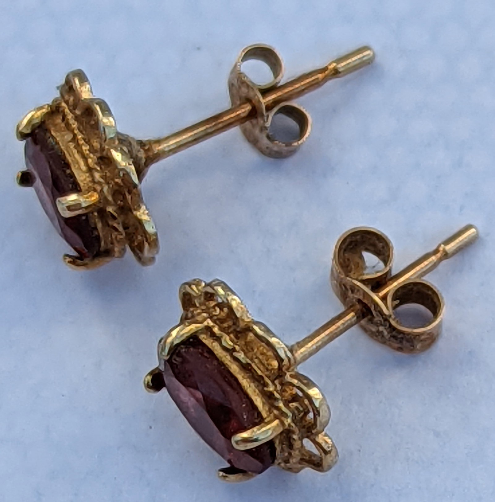 9ct Gold Garnet-Color Stone Screw-Back Earrings - 2