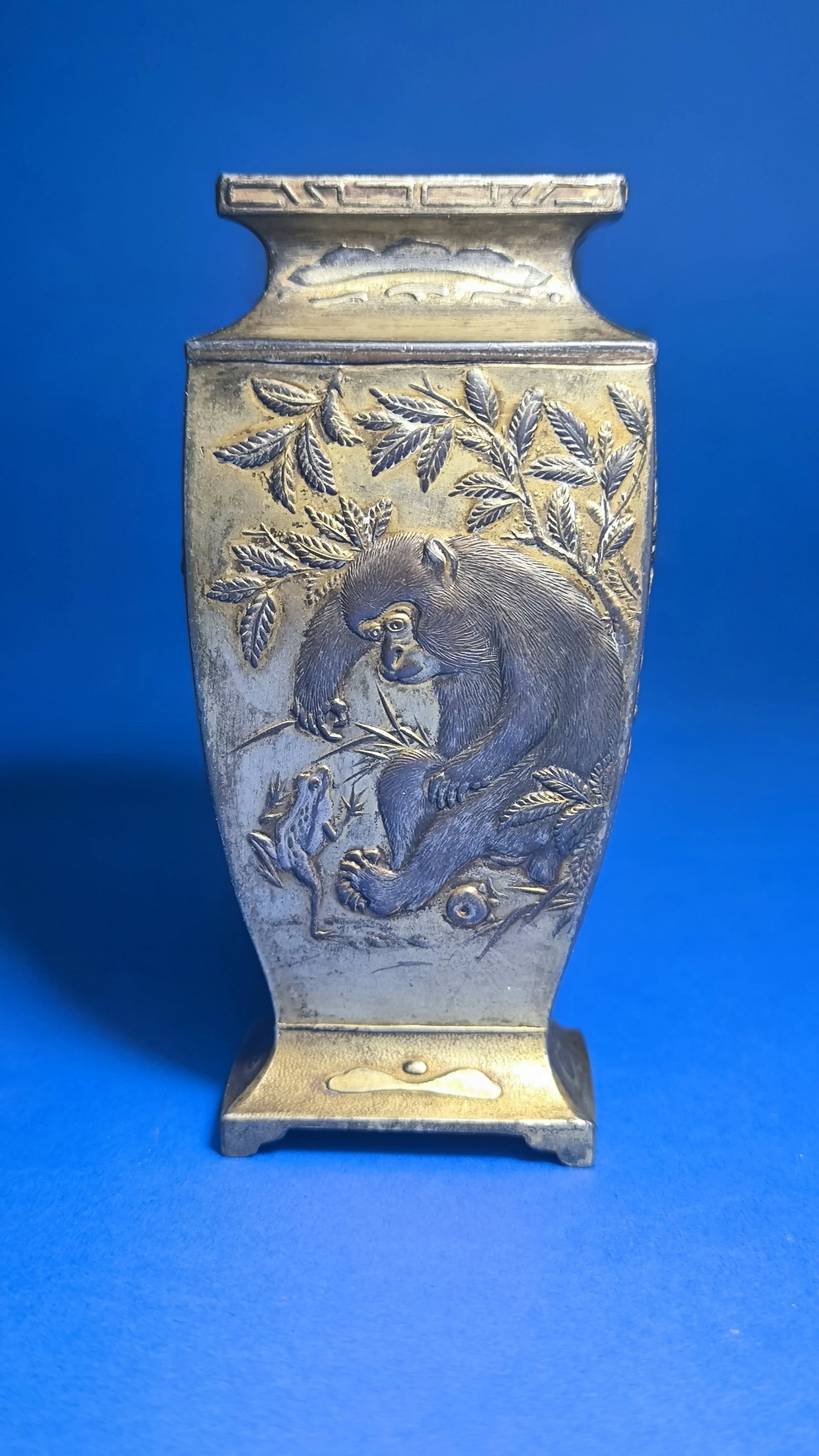 Antique Meiji Mixed Metal Master Piece Japan Art Work Vase: Title: Antique Meiji Mixed Metal Master Piece Japan Art Work Vase Description: Antique Meiji Mixed Metal Master Piece Japan Art Work Vase .A truly exquisitely beautiful vase made by one of the great