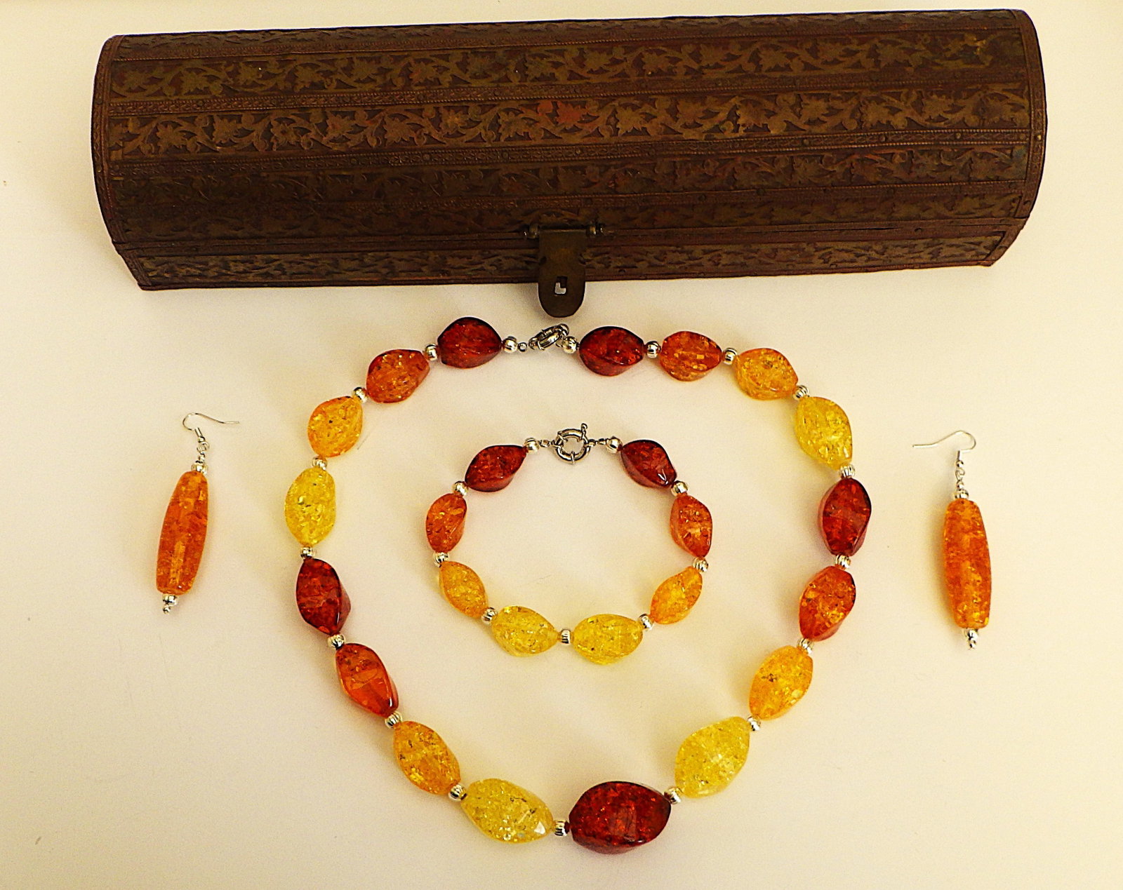 A vintage amber resin necklace, bracelet & earrings set in a wooden ornate box. - 2