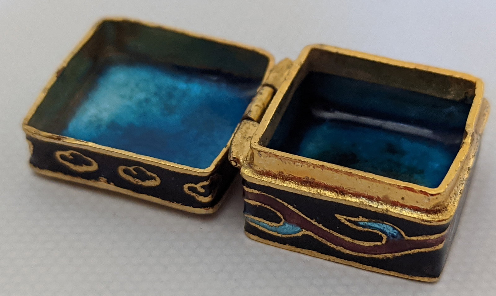 Vintage Chinese Cloisonné Enamel Miniature Pill / Trinket Box - 3