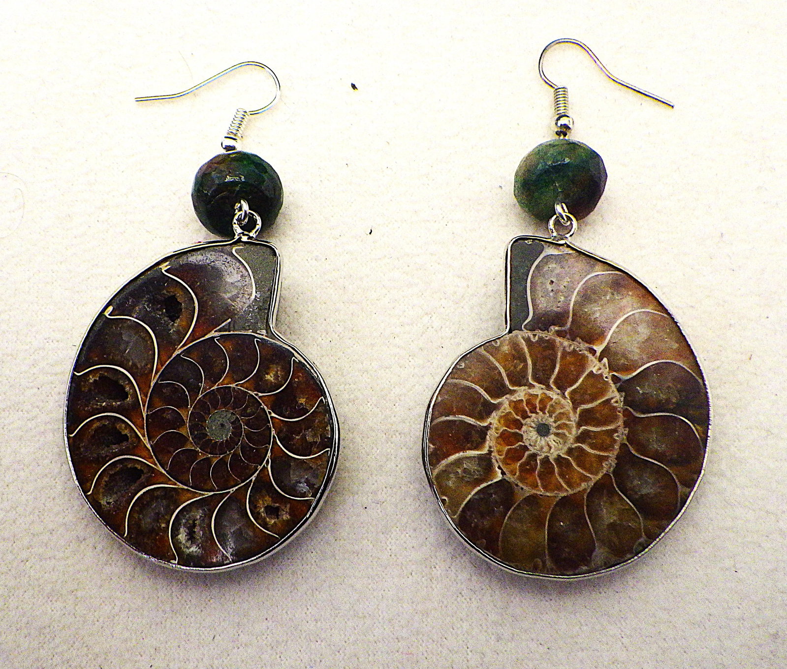 Necklace, bracelet & earrings with jade and Ammonites in Ammonite box - 3