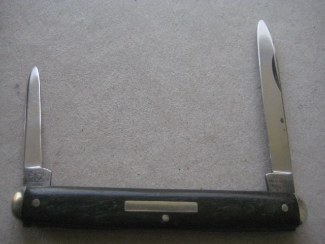 Antique Horn Hafted Twin Bladed Penknife, c1900: Title: Antique Horn Hafted Twin Bladed Penknife, c1900 Description: Antique Horn Hafted Twin Bladed Penknife. Blades Stamped Abram Brooksbank of Sheffield, <