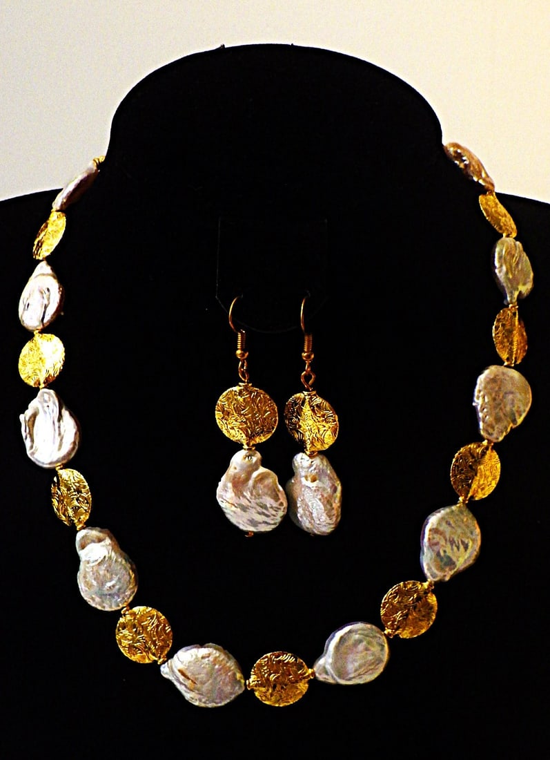 Unusual large flat round white natural pearls set: Title: Unusual large flat round white natural pearls set Description: A very elegant and sophisticated necklace and earrings set with unusual round, flat, cultured, white pearls (often called
