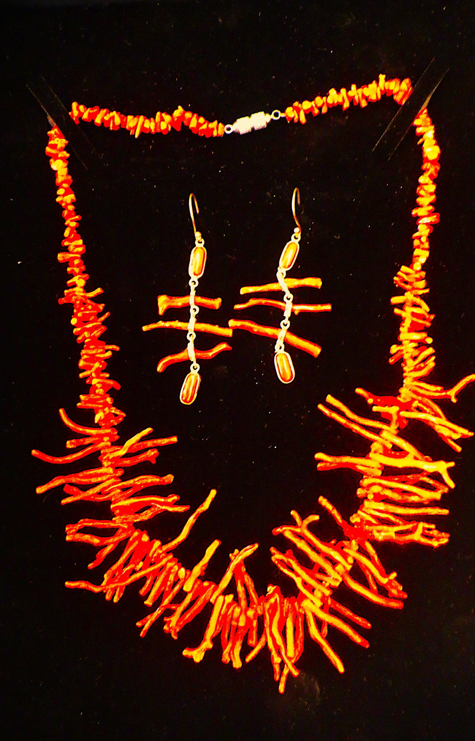 Vintage Mediterranean red coral necklace & earrings set: Title: Vintage Mediterranean red coral necklace & earrings set Description: Vintage, genuine Mediterranean red coral necklace and matching earrings set in a presentation box. Sterling silver