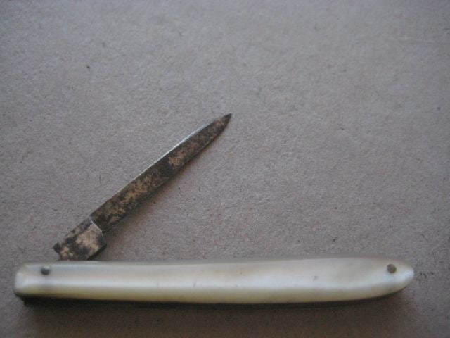 Victorian Mother of Pearl Hafted Steel Bladed Folding Fruit Knife, c1900 - 2
