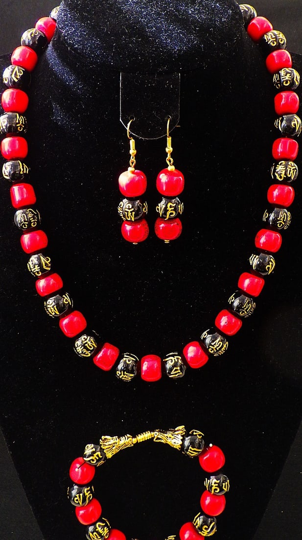 Chinese "bring me luck" jewellery set with red coral: Title: Chinese "bring me luck" jewellery set with red coral Description: A rare Chinese "Bring me Good Luck" necklace, bracelet and earrings set with black beads adorned with golden Chinese ideograms