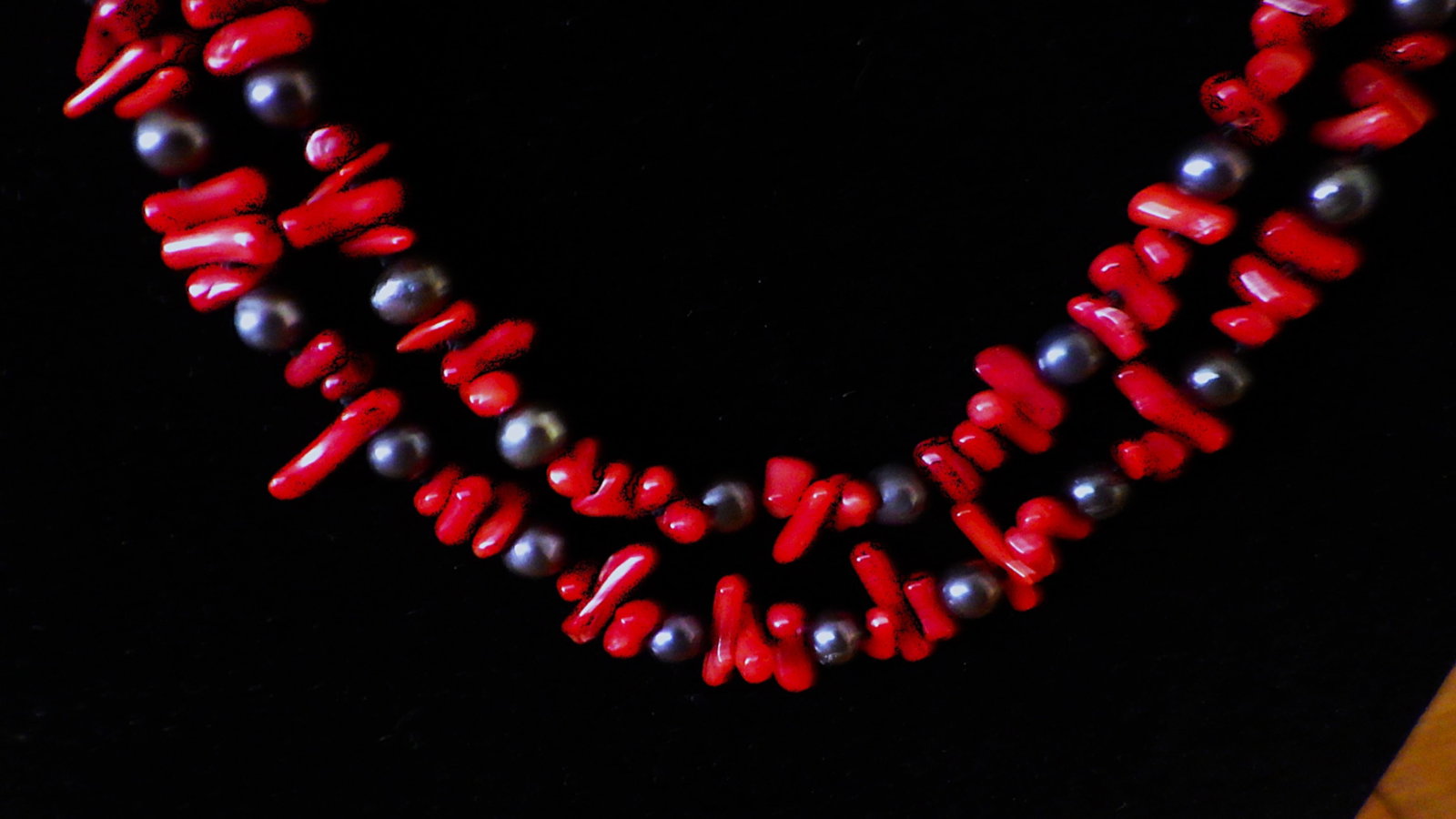Two strand red coral and natural black pearl necklace - 2
