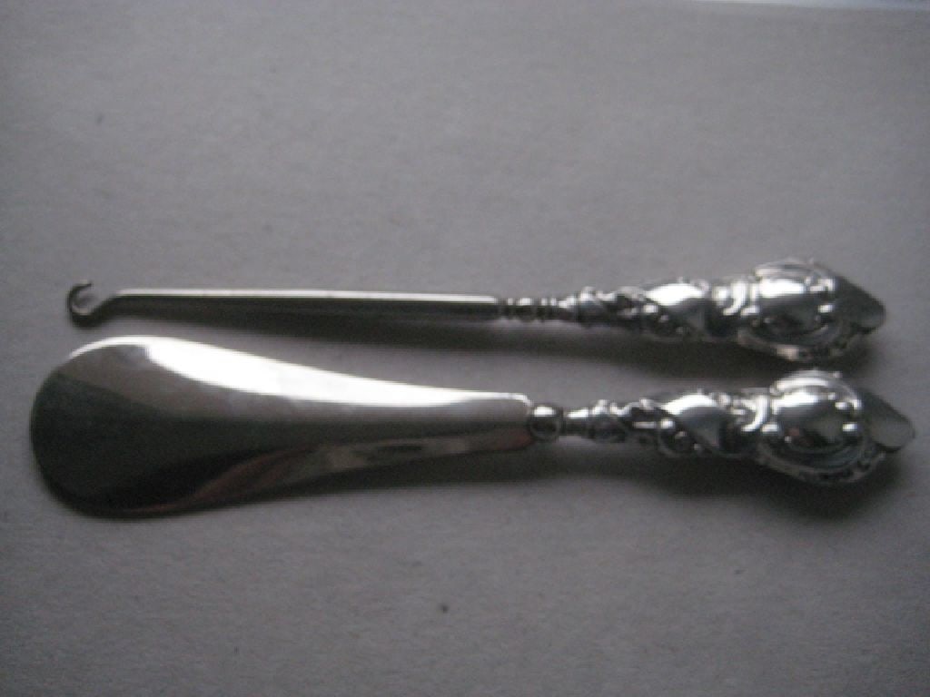 Edwardian Silver Shoehorn and Buttonhook Set, Cased - 7