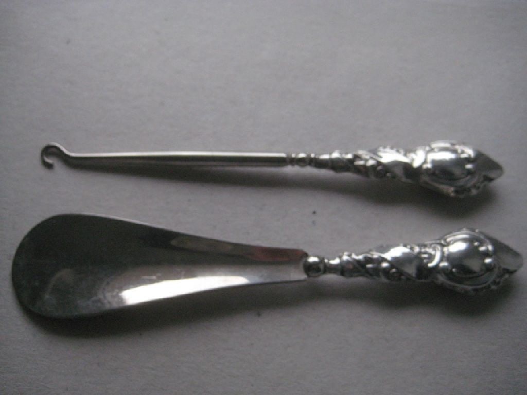 Edwardian Silver Shoehorn and Buttonhook Set, Cased - 9