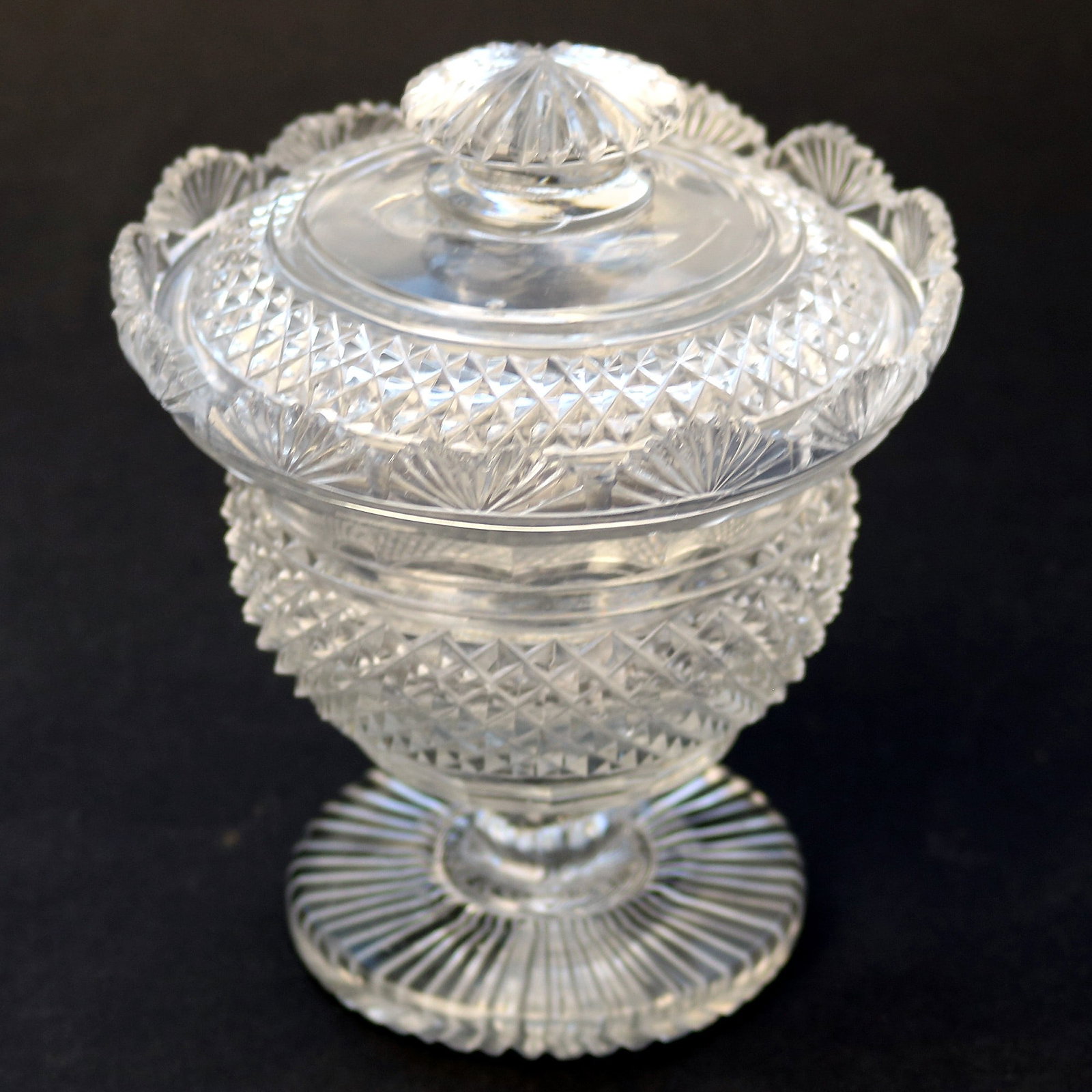 A superb antique late Georgian Irish cut glass Bonbonniere C.early 19thC - 3