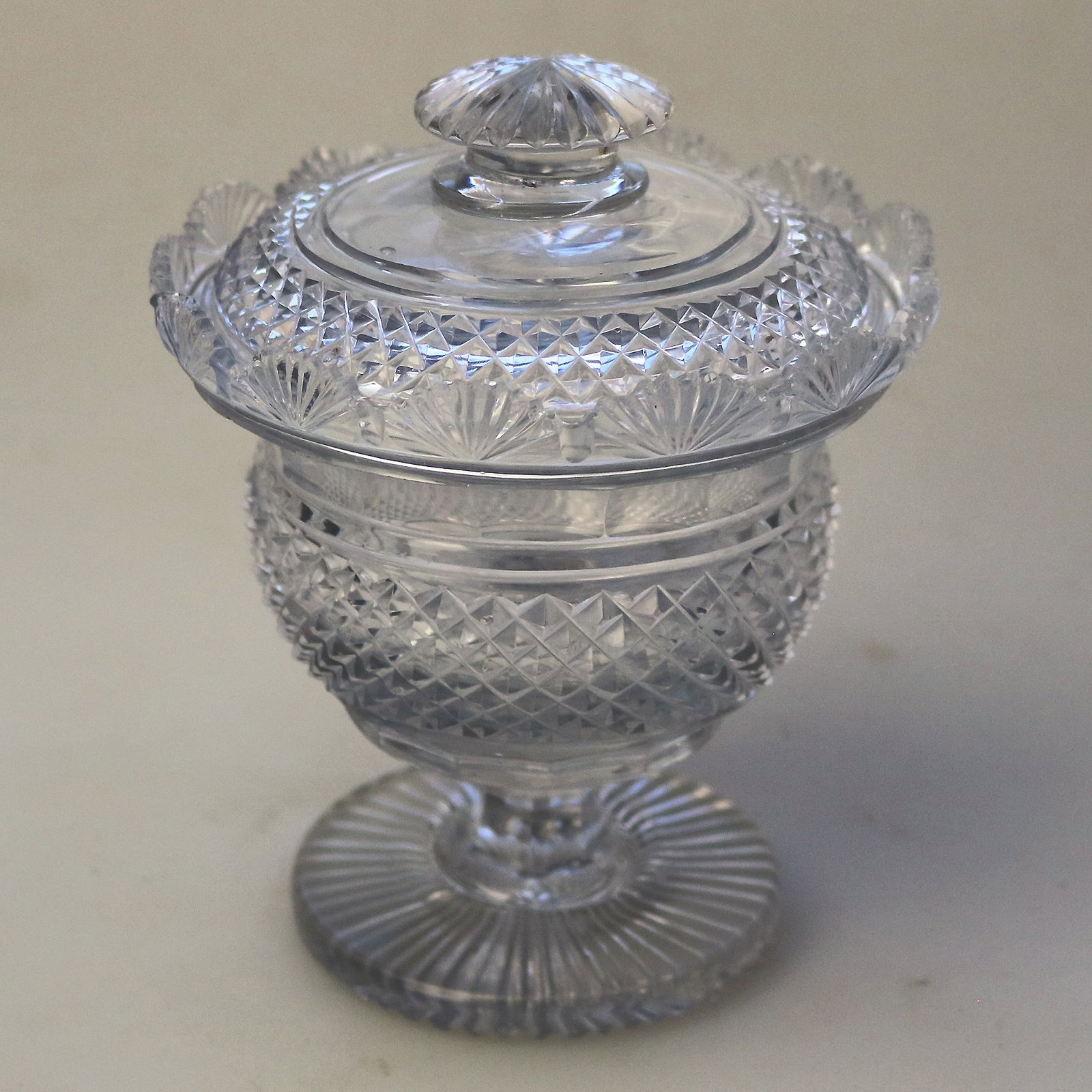 A superb antique late Georgian Irish cut glass Bonbonniere C.early 19thC - 4