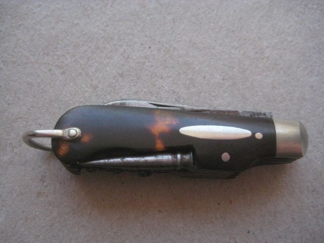 Antique Multibladed Penknife, c1900: Title: Antique Multibladed Penknife, c1900 Description: Antique Multi-Bladed Penknife. There are 6 blades. Dates to around 1900. Blades stamped Brookes and Crookes of