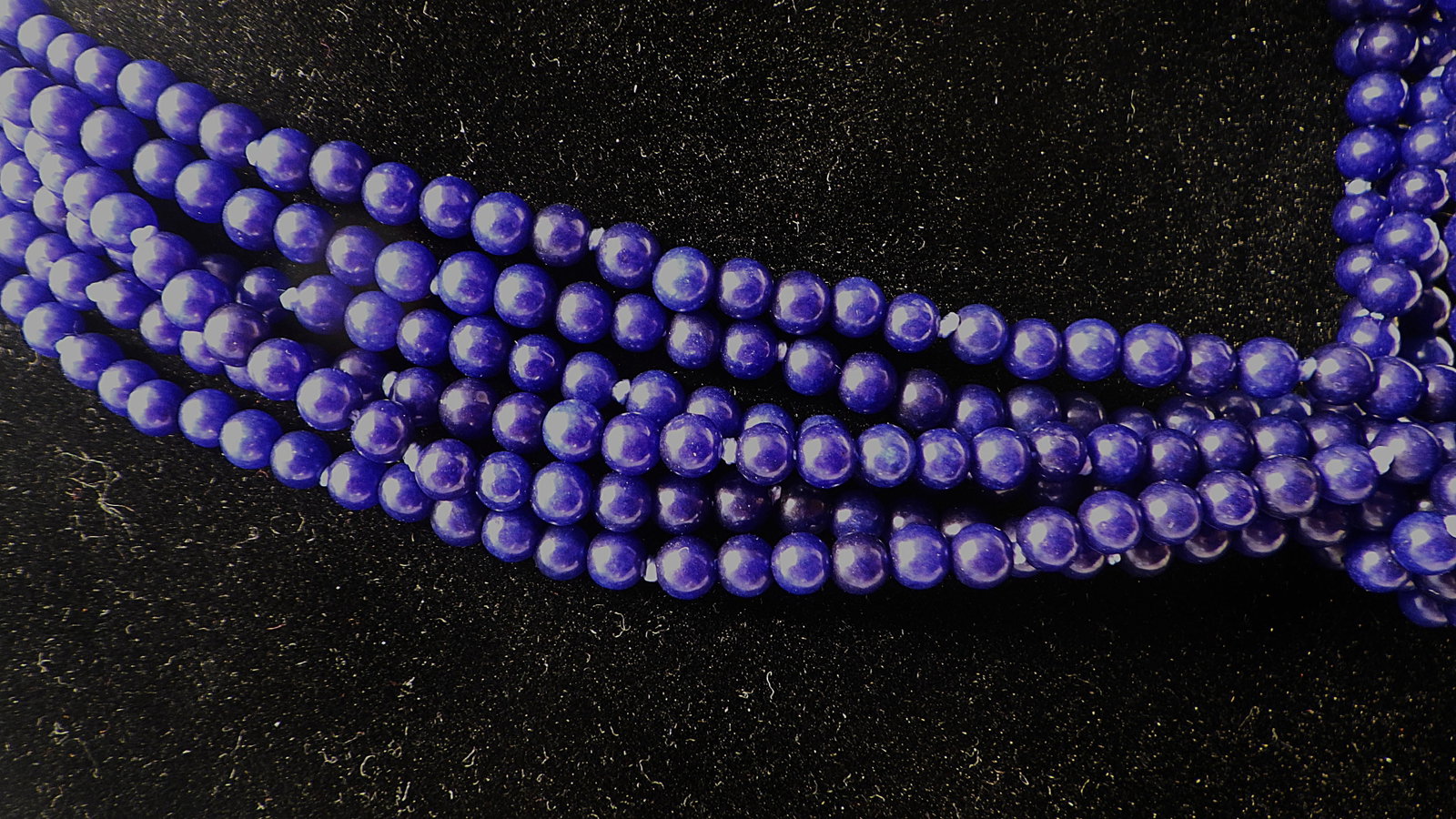 Three long row necklace with blue onyx and natural pearls. - 5