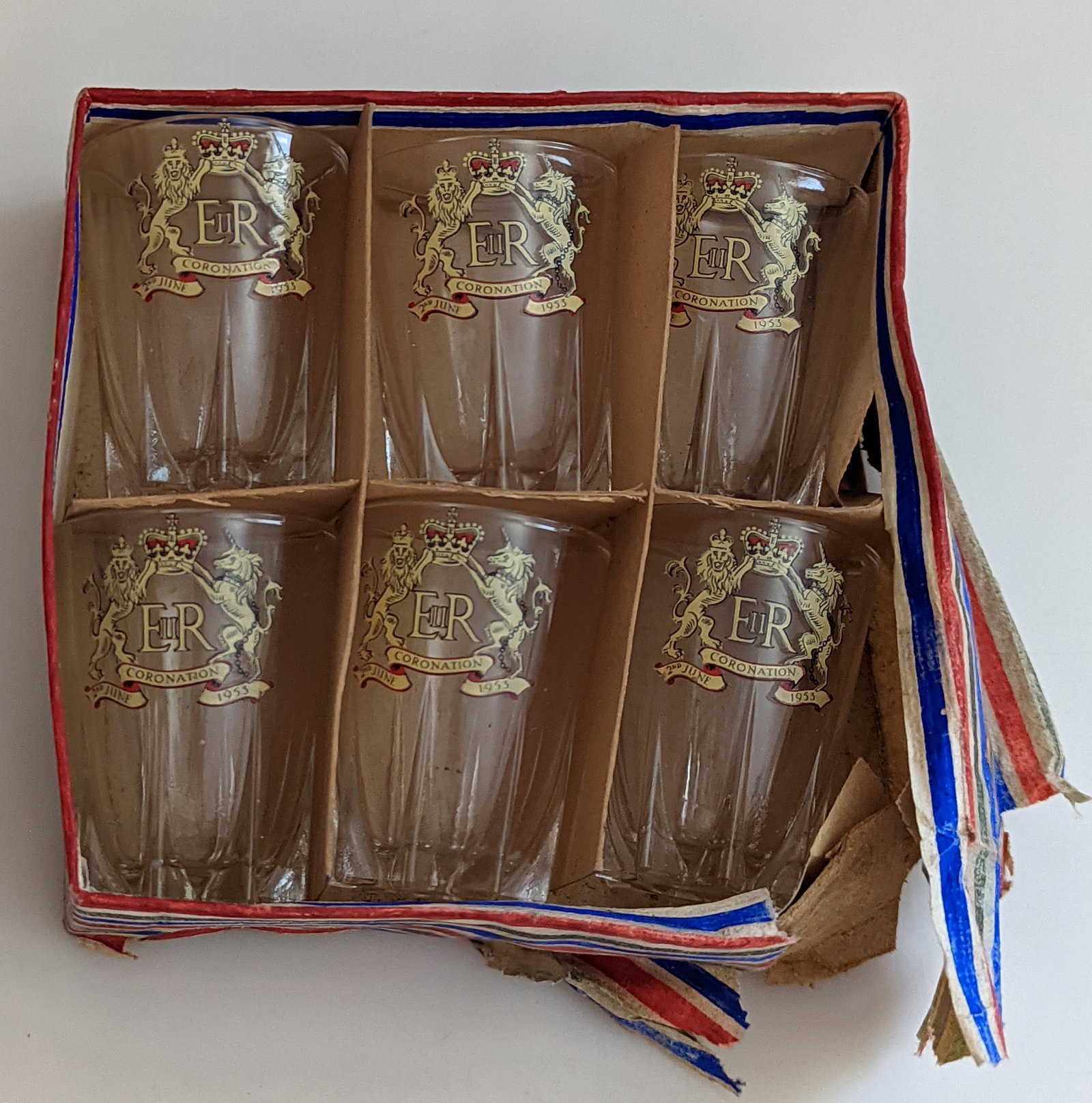 Vintage 1953 Queen Elizabeth II Coronation Shot Glasses x6 Boxed – EIIR Royal Crest Barware - 4