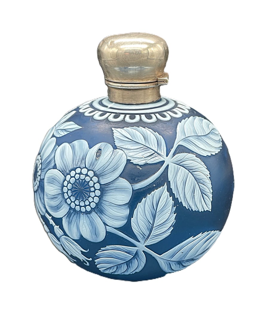 Thomas Webb Cameo Glass Scent Bottle - 5