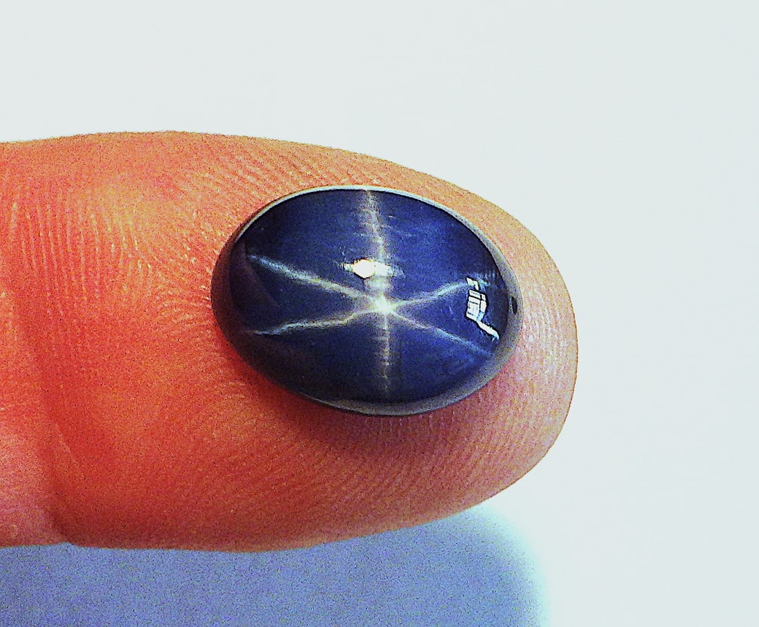 Two blue star sapphire cabochons - 2