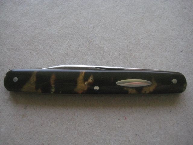 Antique Twin Bladed Penknife, c1900: Title: Antique Twin Bladed Penknife, c1900 Description: Antique Twin Bladed Penknife. Blades Stamped Clements, Dates to around 1900. Length open is 4.75 Inches.